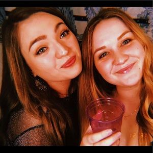 Meet your Posher, Caitlin